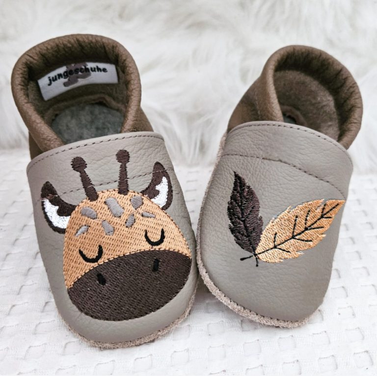 158. Lederpuschen Giraffe sand/cappuccino – personalisierbar 158. Lederpuschen Giraffe sand/cappuccino – personalisierbar