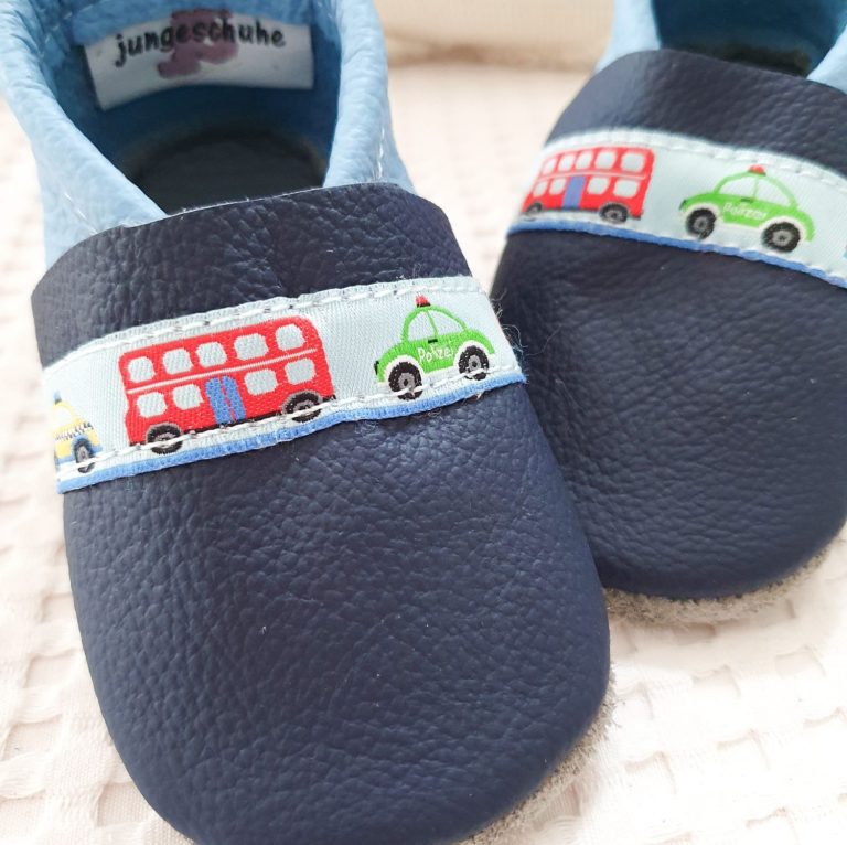 WB4. Lederpuschen in dunkelblau/hellblau mit Webband, personalisierbar mit Namen WB4. Lederpuschen in dunkelblau/hellblau mit Webband, personalisierbar mit Namen