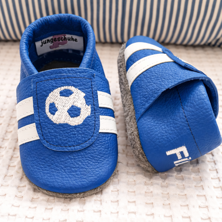 23. Lederpuschen Sneaker Fußball royalblau – personalisierbar mit Namen 23. Lederpuschen Sneaker Fußball royalblau – personalisierbar mit Namen
