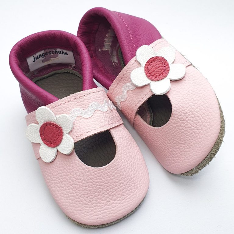 59. Lederpuschen Sommerschuh mit Lederblumen rosa/nelke – personalisierbar mit Namen 59. Lederpuschen Sommerschuh mit Lederblumen rosa/nelke – personalisierbar mit Namen