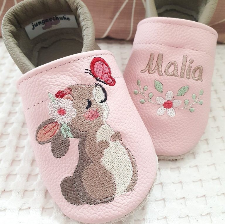 27. Lederpuschen Hase & Blume rosa/sand – personalisierbar mit Namen 27. Lederpuschen Hase & Blume rosa/sand – personalisierbar mit Namen