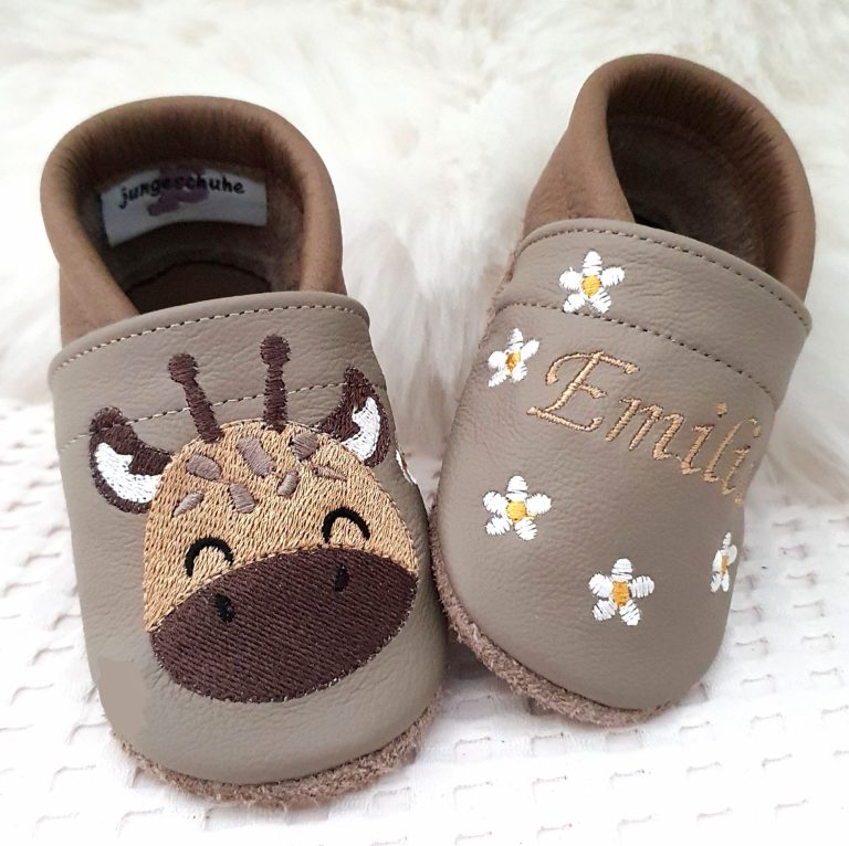147. Lederpuschen Giraffe & Blümchen sand/cappuccino – personalisierbar mit Namen 147. Lederpuschen Giraffe & Blümchen sand/cappuccino – personalisierbar mit Namen