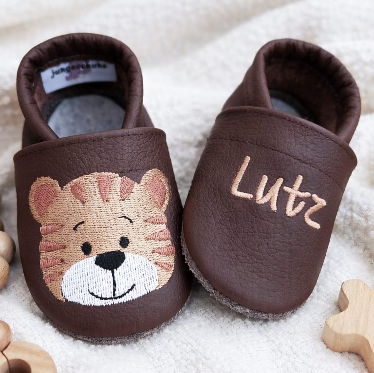 143. Lederpuschen Tiger schokobraun – personalisierbar mit Namen 143. Lederpuschen Tiger schokobraun – personalisierbar mit Namen