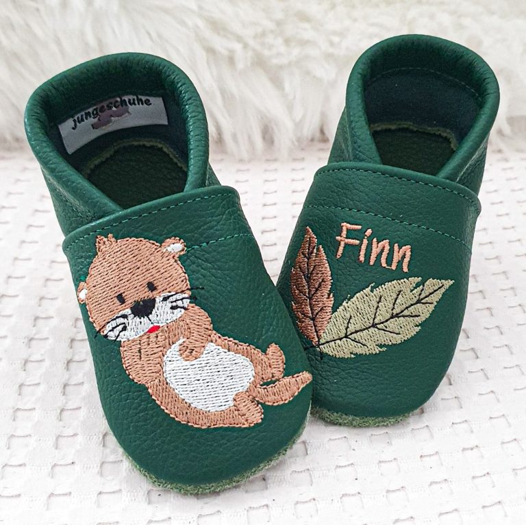 135. Lederpuschen Otter-grasgrün – personalisierbar mit Namen 135. Lederpuschen Otter-grasgrün – personalisierbar mit Namen