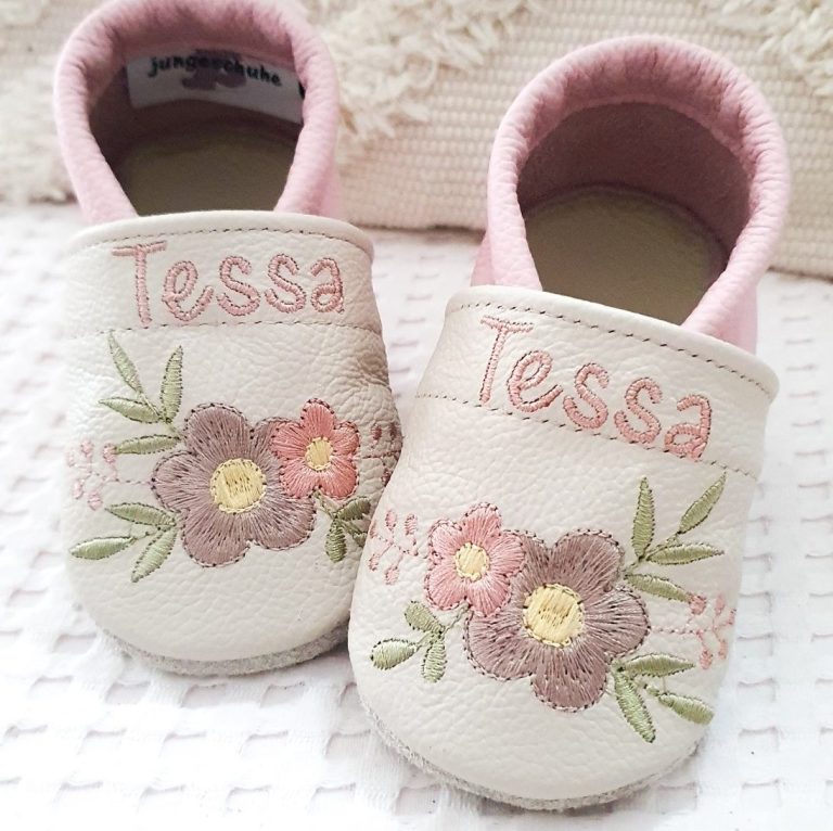 123. Lederpuschen Blumen creme/rosa – personalisierbar mit Namen 123. Lederpuschen Blumen creme/rosa – personalisierbar mit Namen