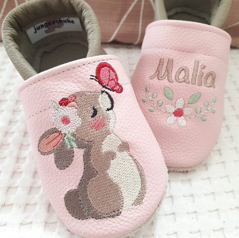 27. Lederpuschen Hase & Blume rosa/sand – personalisierbar mit Namen 27. Lederpuschen Hase & Blume rosa/sand – personalisierbar mit Namen