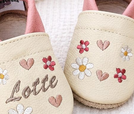 Blumen handgemachte Lederpuschen mit Blumen, personalisierbar
